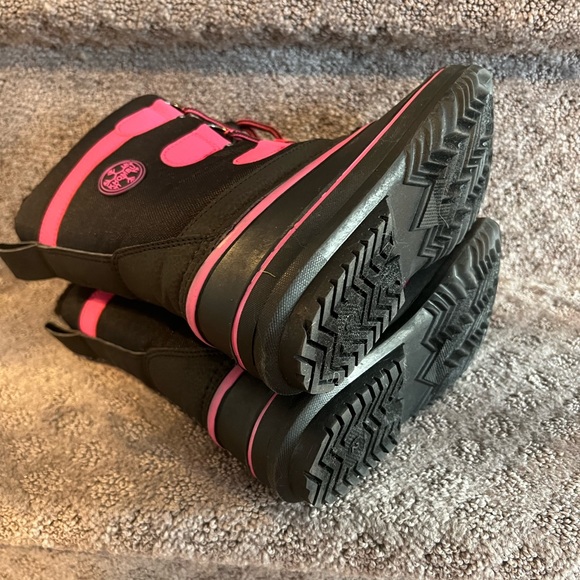 Khombu boots - size 2 - pink and black - Picture 3 of 7